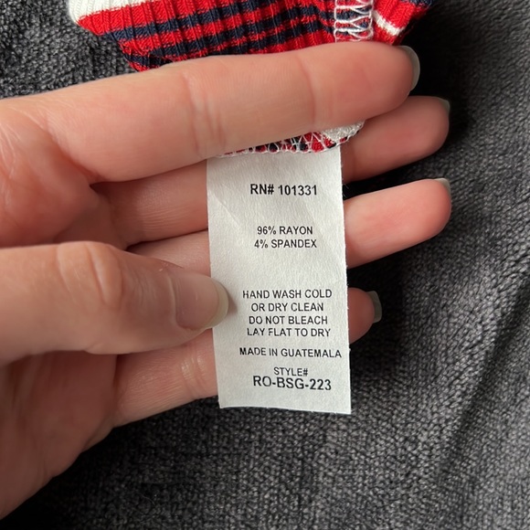 Women’s Charlotte Russe Off the Shoulder Top - Picture 7 of 7